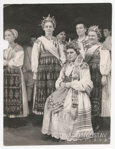 Janka Gabčová (Školnica), Marta Meierová (Zuzka), Viera Holúbková (Pastierik u Zimoňov), Stefania Hulmanová (Katrena)