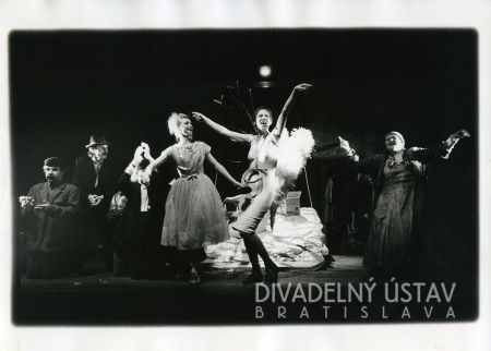 Marián Zedníkovič (Vincent), Boris Farkaš (Rudi), Boris Pavlovský (3. ožralec), Tomáš Popovič (2. ožralec), Anna Šišková (Vnučka), Szidi Tóbiás (Anjel), Zita Furková (Žena)