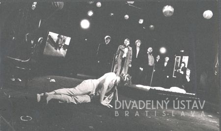 Marián Geišberg (Človek), Ľubica Konrádová (Príbuzná), Ivan Giač (Príbuzný), Milan Bahúl (Mladík), Anton Šulík (Dedič), Emília Čížová (Dedička), Tibor Bogdan (Starký), Helena Sudická (Malá), Katarína Vrzalová (Stredná)