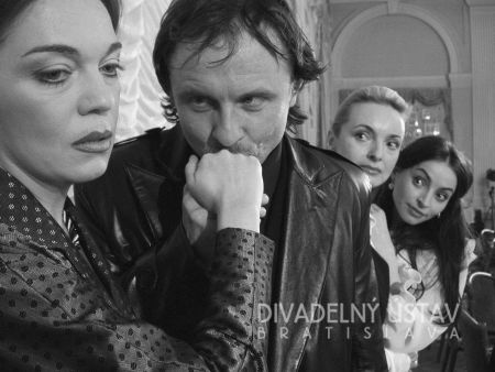 Daniela Kuffelová (Máša), Gustav Řezníček (Alexander Ignatievič Veršinin), Eva Pavlíková (Oľga), Zuzana Moravcová (Irina)