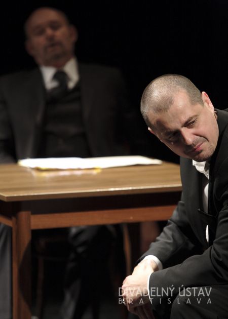Lászlo Horanyi (Sudca), Tibor Tóth (Dimitrij)