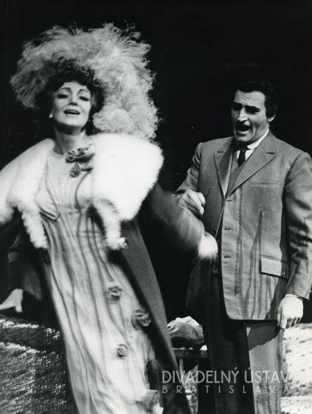 Elena Kittnarová (Emília Marty), Milan Kopačka (Albert Gregor)