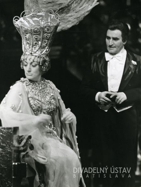 Elena Kittnarová (Emília Marty), Milan Kopačka (Albert Gregor)